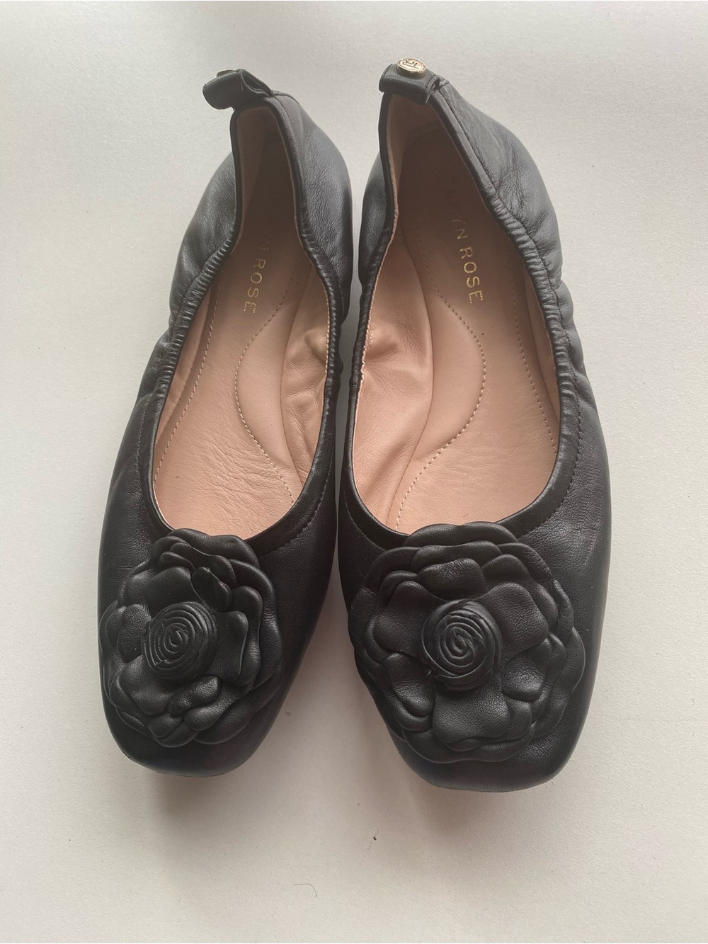 Taryn Rose - 5.5 size-Black Leather Flower Ballet Flats